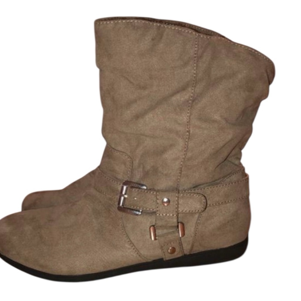BOOTS